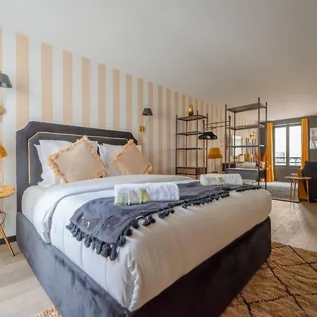 Monsieur Montmartre - Moulin Rouge Apartment *