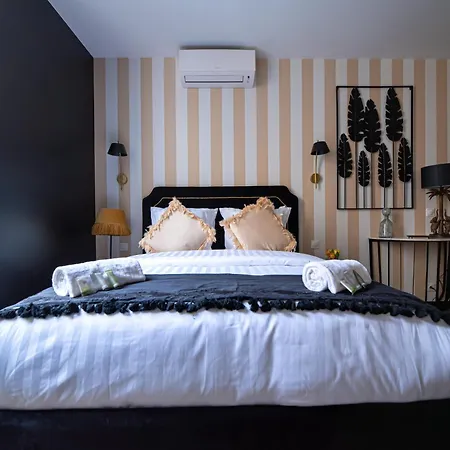 Monsieur Montmartre - Moulin Rouge Apartment *